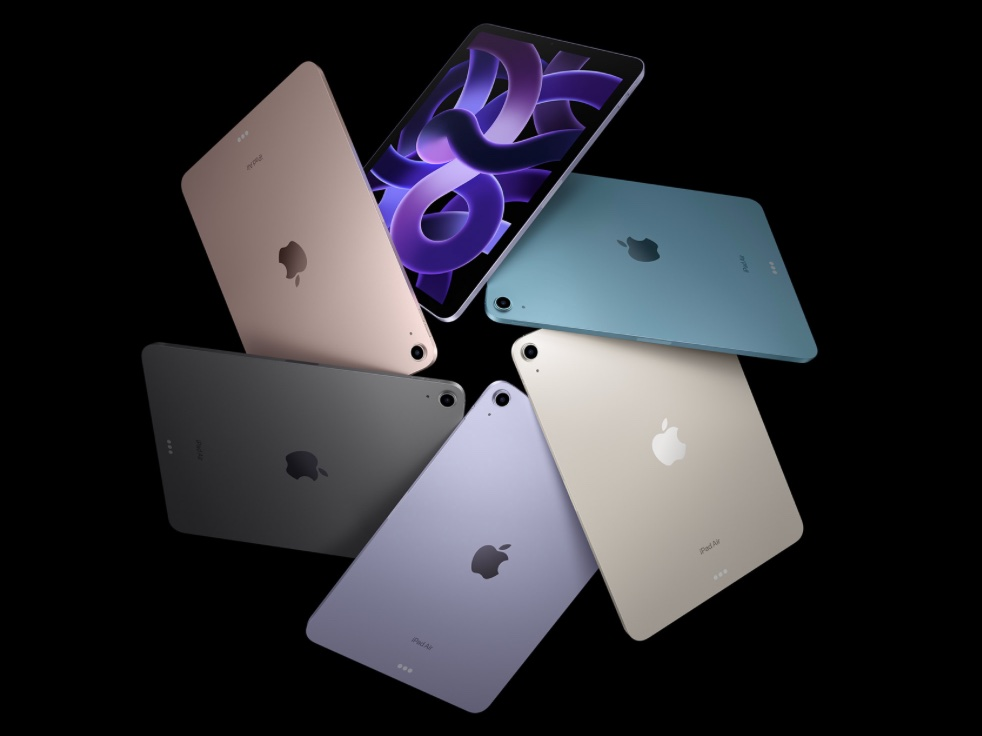 5 iPad Airs in Space Grey, Starlight, Pink, Blue, and Purple.