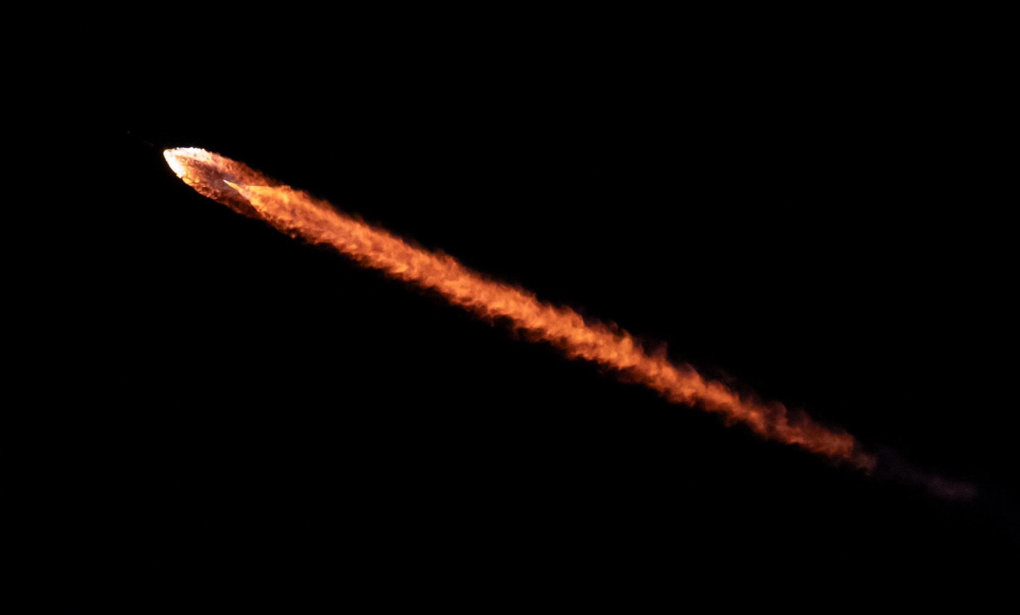 Falcon 9 during first stage flight for Starlink Group 7-2.