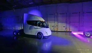Tesla (finally) delivers it's first Semi electric 18-wheeler